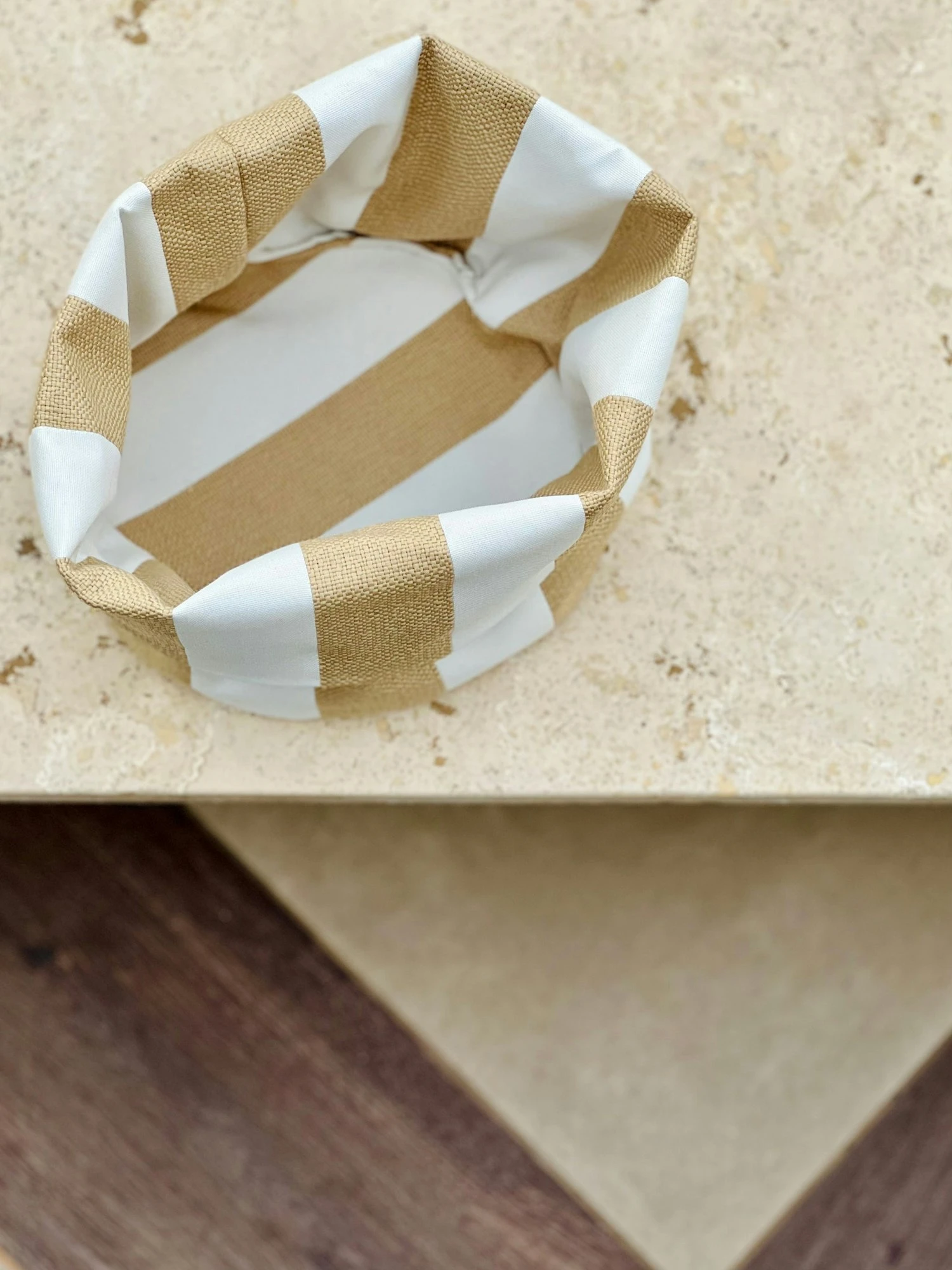 Wide Stripe Broodmand 19x20 Cm, Beige 2 Wide Stripe Broodmand 19x20 Cm, Beige - Afbeelding 2