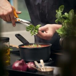 Fiskars Hard Face Saucepan, 1,8 L -Keukengerei Aanbiedingen fiskars hard face saucepan 12