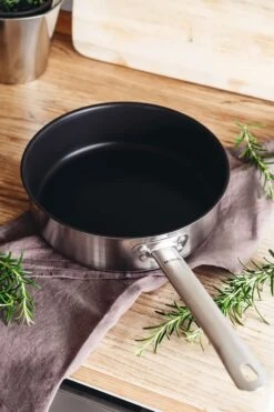 Heirol Cerasafe Pro Steelpan Met Deksel 24 Cm 3 L -Keukengerei Aanbiedingen heirol cerasafe pro steelpan met deksel 24 cm 3 l 5