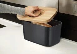Joseph Joseph Bread Box With Cutting Board, Black -Keukengerei Aanbiedingen joseph joseph bread bin with bamboo chopping board 14