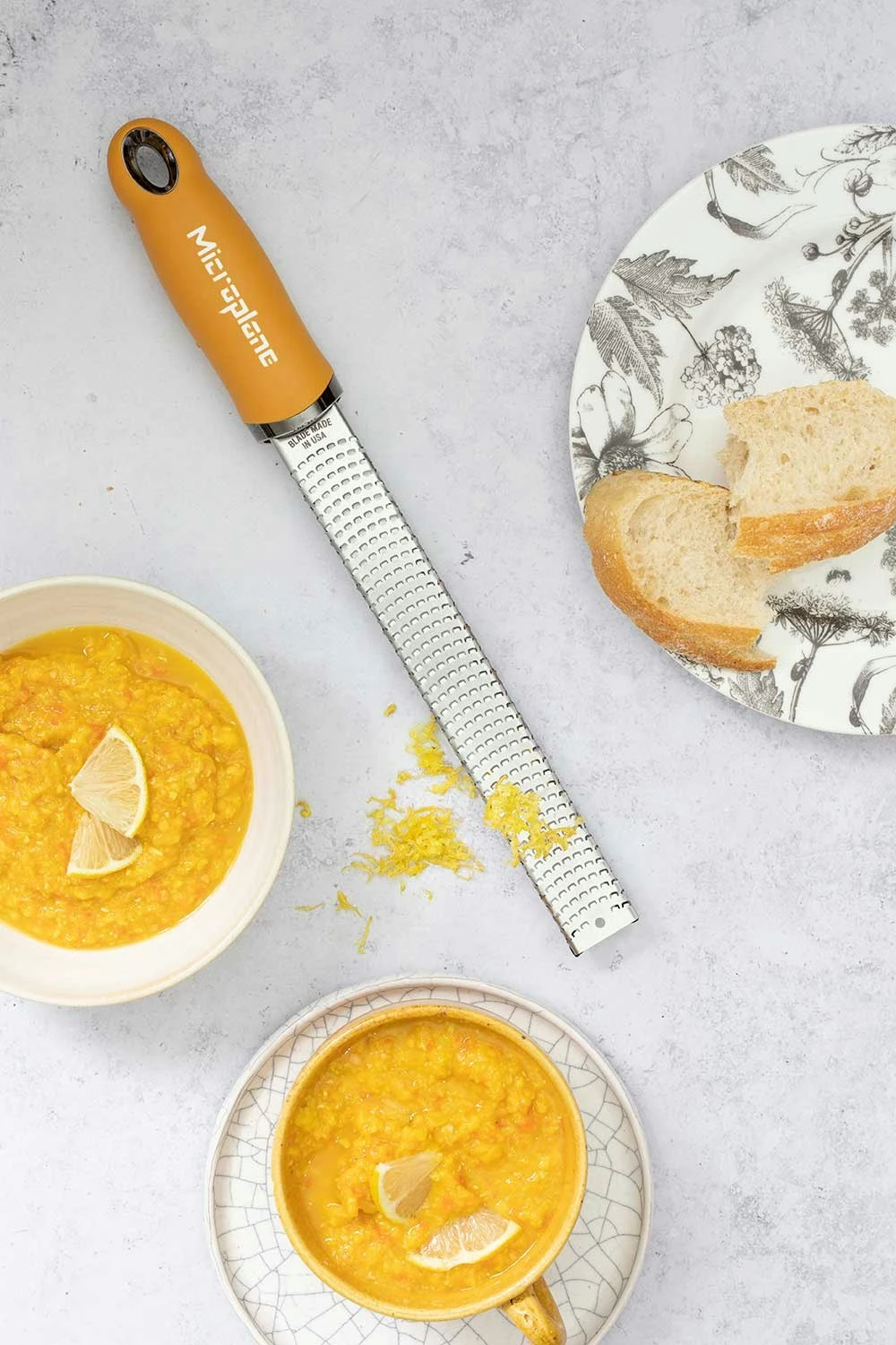 Microplane Premium Classic Zesteur, Donkergeel 3 Microplane Premium Classic Zesteur, Donkergeel - Afbeelding 3