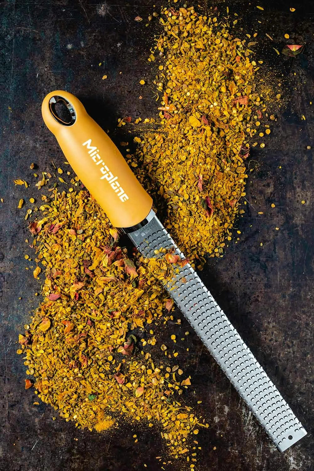 Microplane Premium Classic Zesteur, Donkergeel 4 Microplane Premium Classic Zesteur, Donkergeel - Afbeelding 4