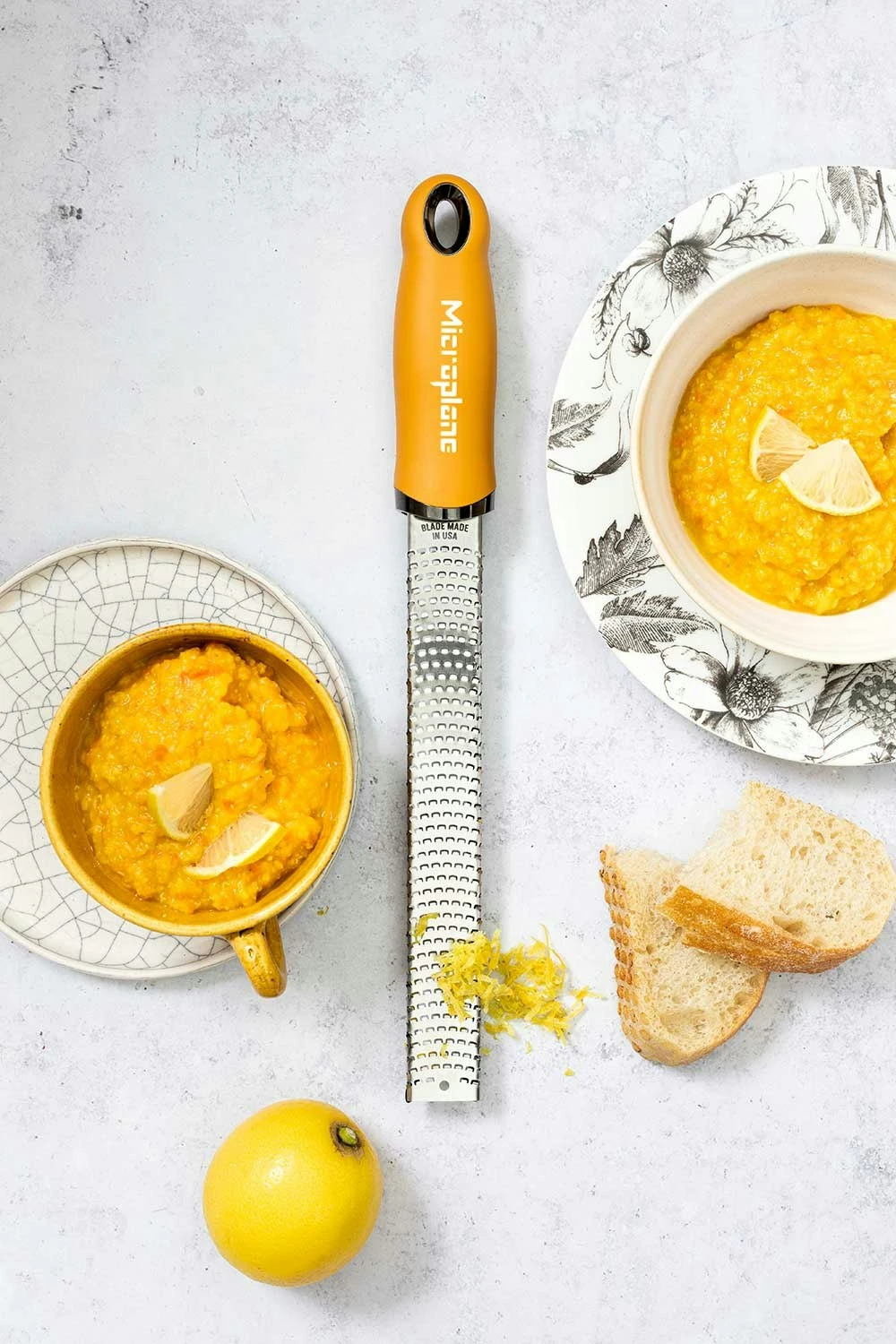 Microplane Premium Classic Zesteur, Donkergeel 2 Microplane Premium Classic Zesteur, Donkergeel - Afbeelding 2