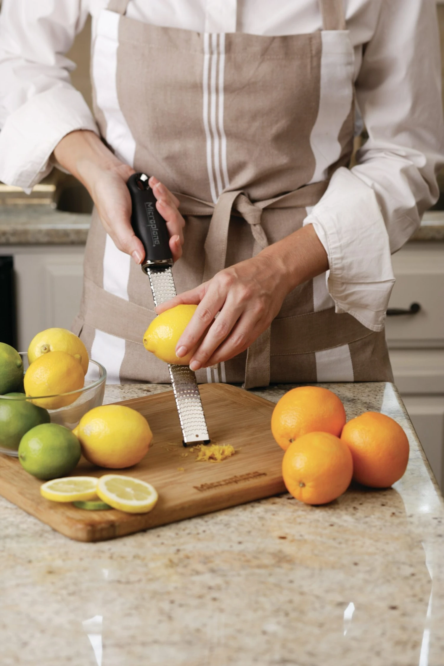 Microplane Premium Classic Zesteur, Rood 3 Microplane Premium Classic Zesteur, Rood - Afbeelding 3