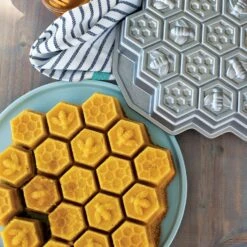 Nordic Ware Honeycomb Pull-Apart Bundt Pan -Keukengerei Aanbiedingen nordic ware nordic ware honeycomb pull apart bundt pan 4