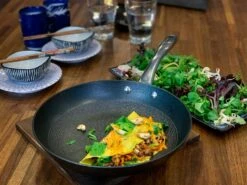 Satake Frying Pan Lightweight Cast Iron, Honeycomb Non-stick -Keukengerei Aanbiedingen satake frying pan lightweight cast iron honeycomb non stick 10