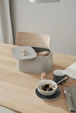 Stelton Emma Bread Box, Grey 6 Stelton Emma Bread Box, Grey -Keukengerei Aanbiedingen stelton emma bread box 11